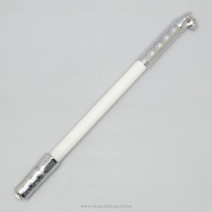 REG NOS Vintage White 44 - 48 cm Frame Clip Fit Bike Pump - Pedal Pedlar - Buy New Old Stock Cycle Accessories