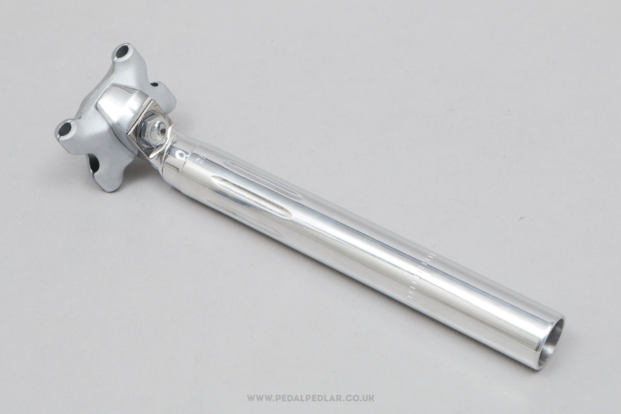 Campagnolo Nuovo Super Record (4051/1) Fluted 4th Gen NOS/NIB Vintage 25.0 mm Seatpost - Pedal Pedlar - Buy New Old Stock Bike Parts