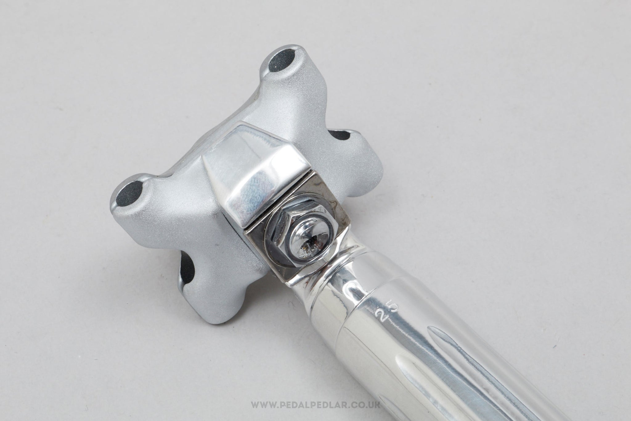 Campagnolo Nuovo Super Record (4051/1) Fluted 4th Gen NOS/NIB Vintage 25.0 mm Seatpost - Pedal Pedlar - Buy New Old Stock Bike Parts