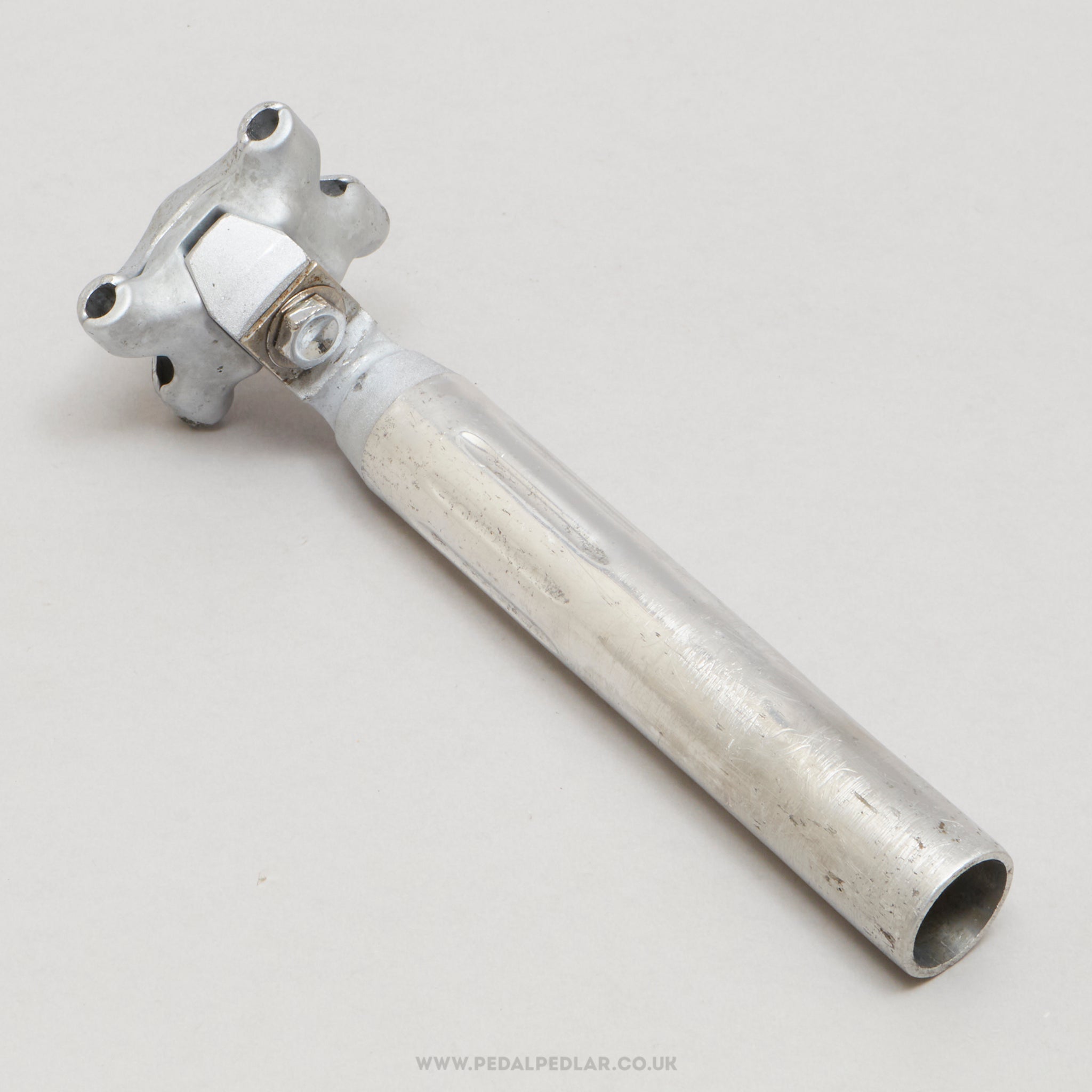 Campagnolo Nuovo Super Record (4051/1) Fluted 3rd Gen Vintage 26.6 mm Seatpost - Pedal Pedlar - Bike Parts For Sale