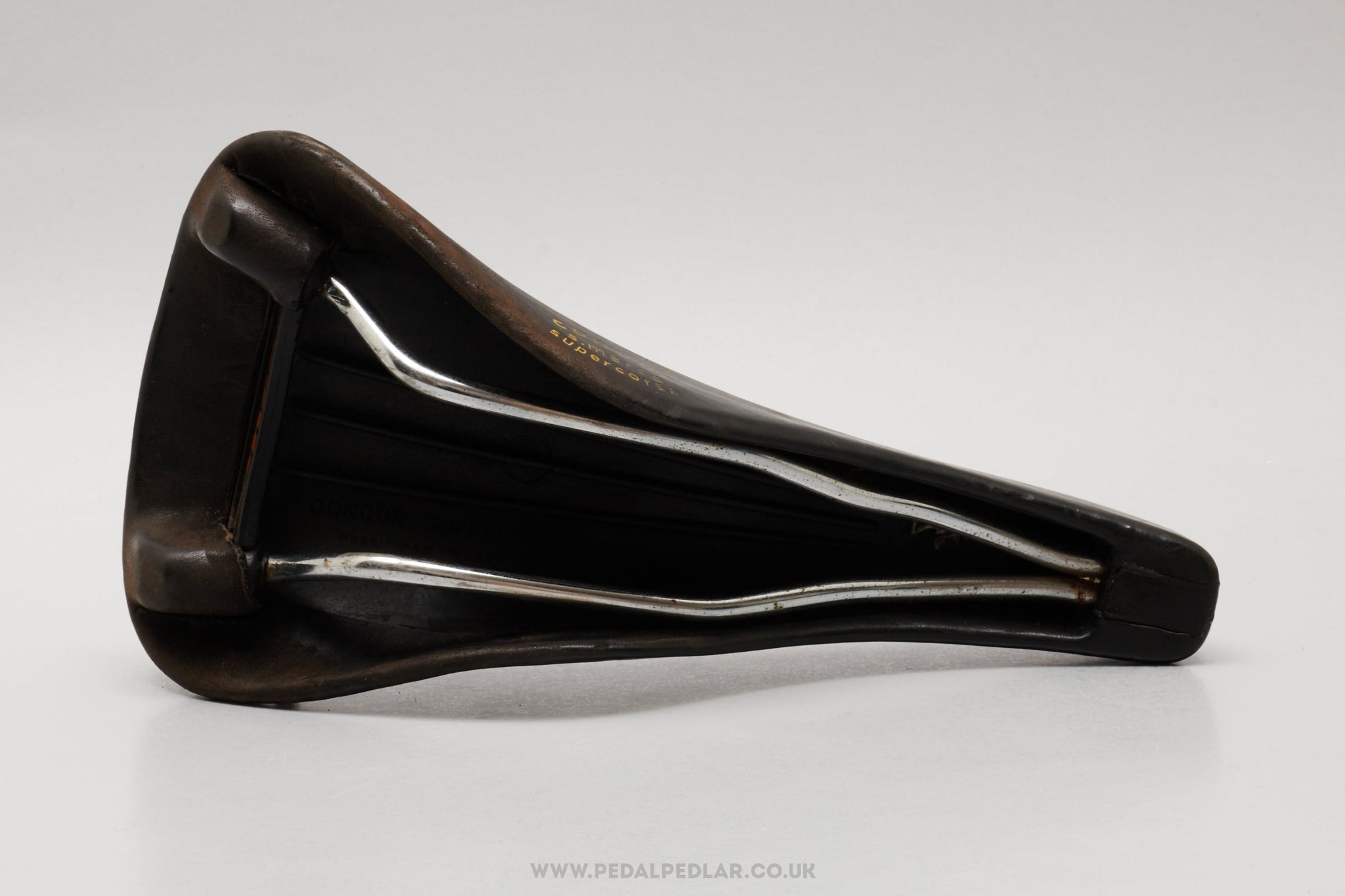 Selle Vélo San Marco Selle San Marco Concor Supercorsa - Cuir Rino Noir - Rails Acier - 265x140 Mm - 300 G Selle Cyclisme Rétro Selle Vélo San Marco Selle San Marco Concor Supercorsa - Cuir Rino Noir - Rails Acier - 265x140 Mm - 300 G Selle Cyclisme Rétro