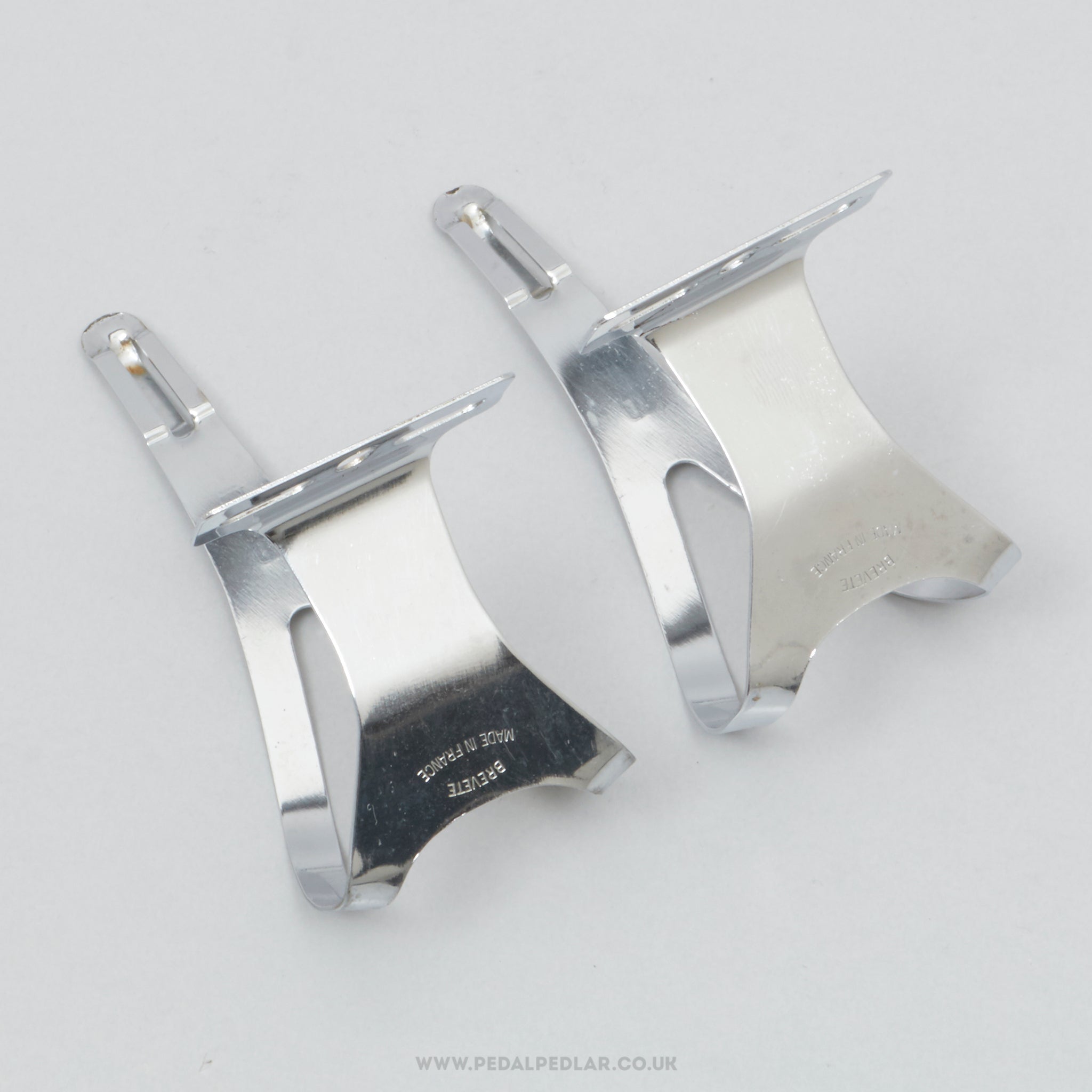 Paire de clips d'oreilles vintage métal doré et résine Paire de clips d'oreilles vintage métal doré et résine