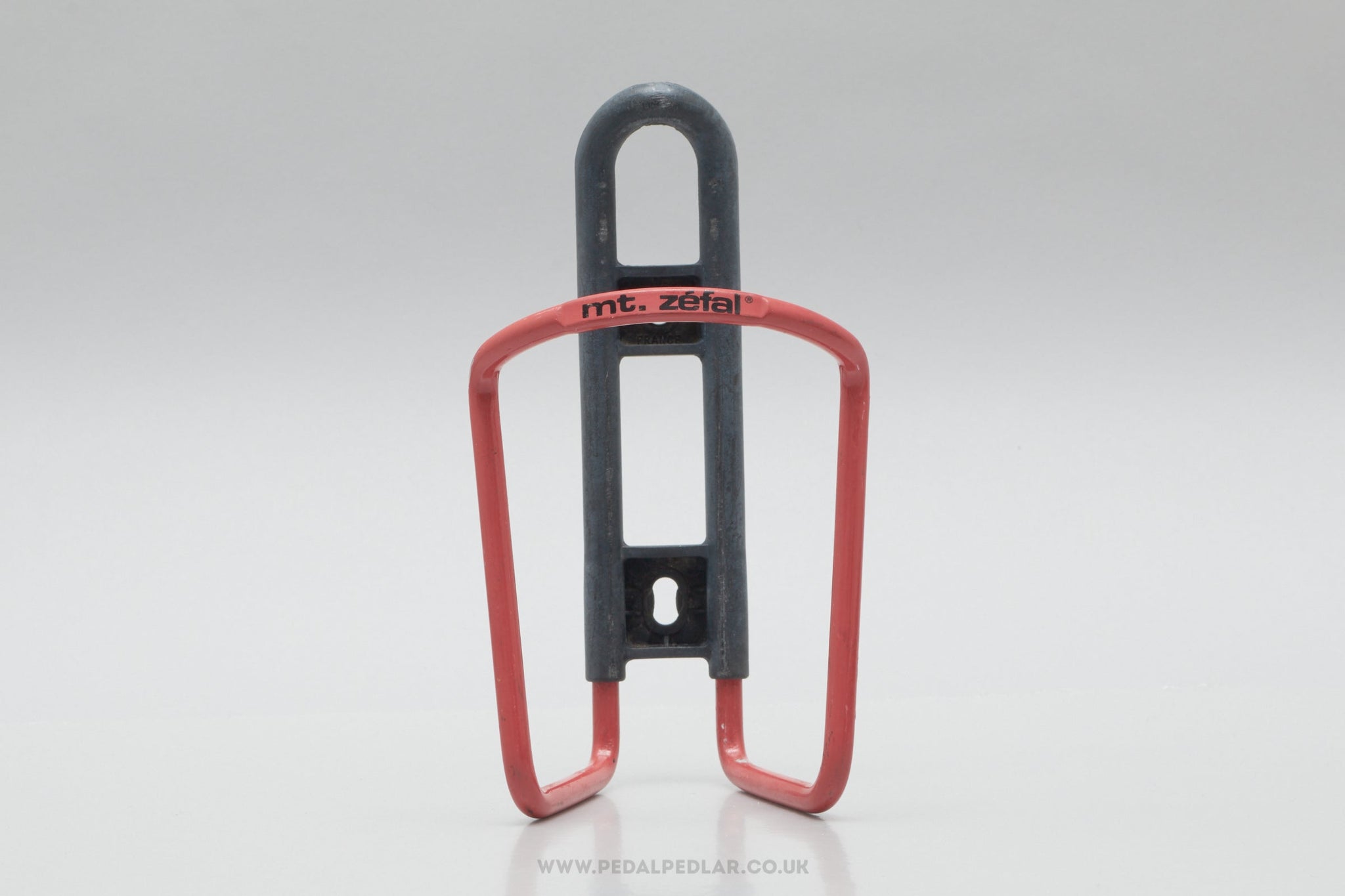 Cage holder 2025