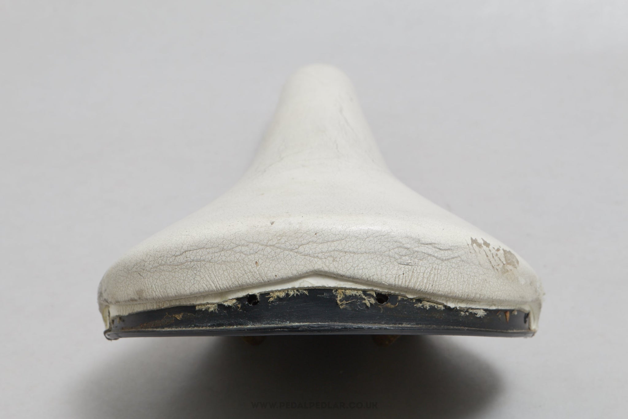 White bicycle saddle deals