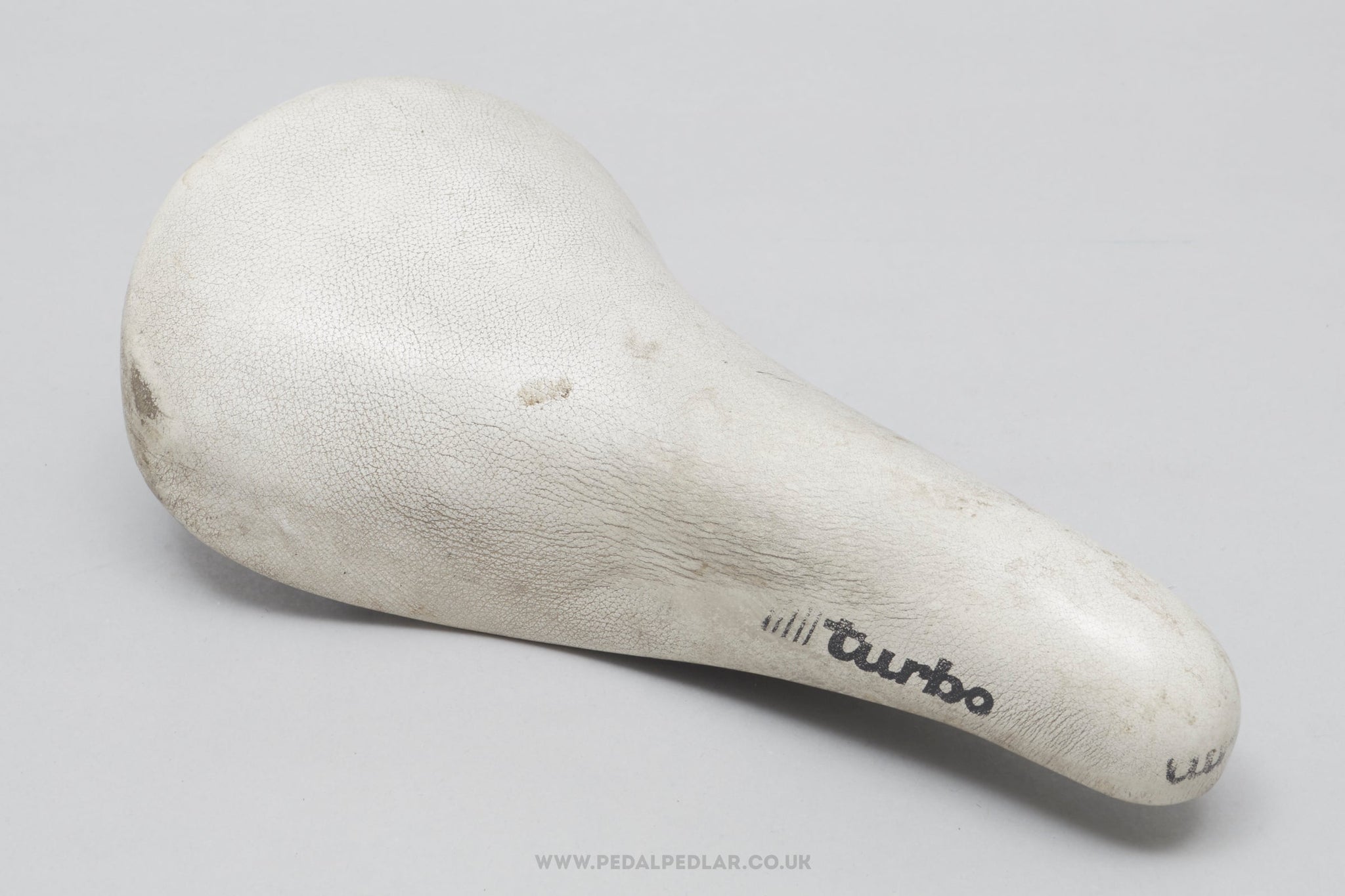 White leather bike online saddle