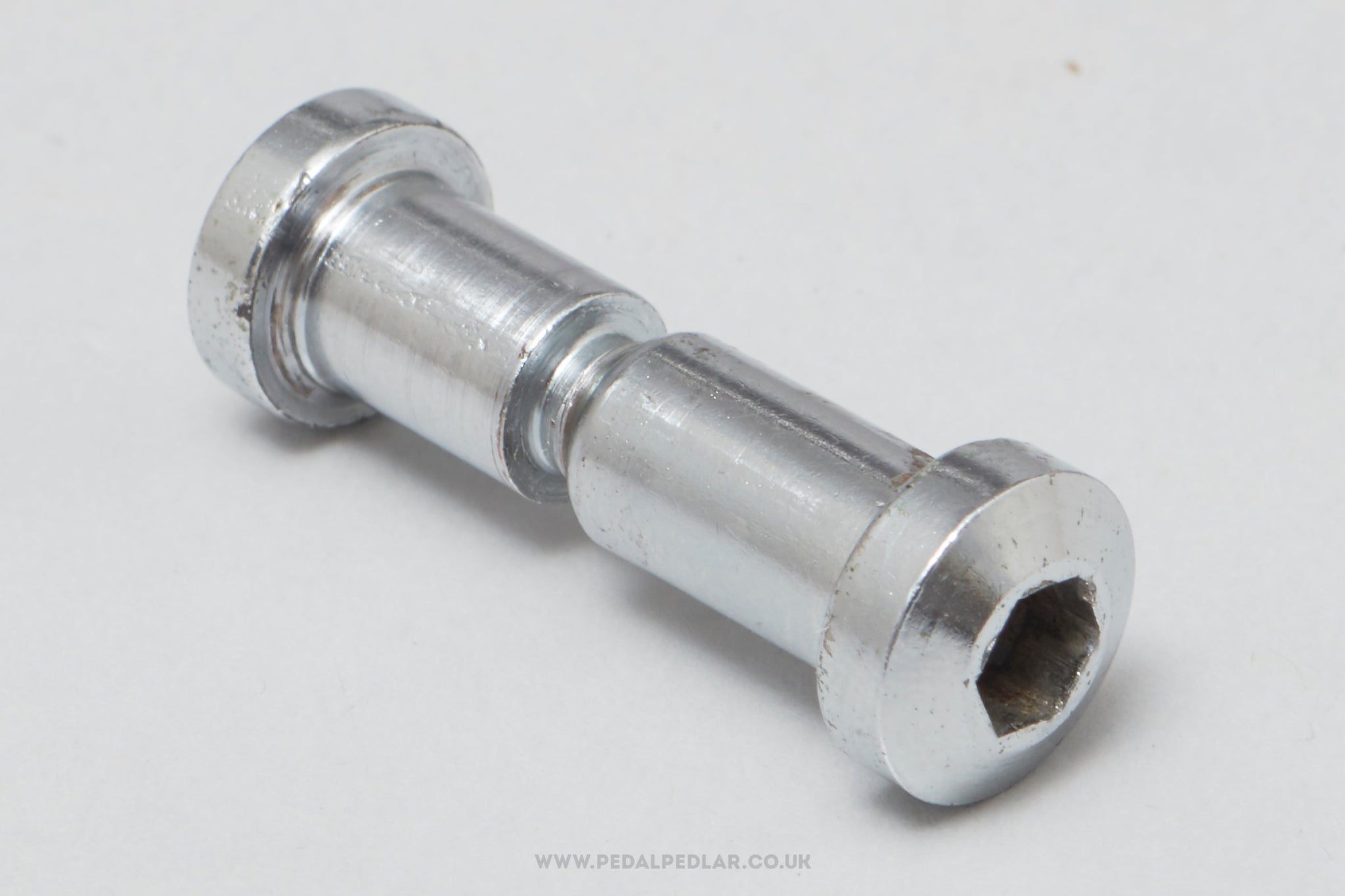 Seatpost binder outlet