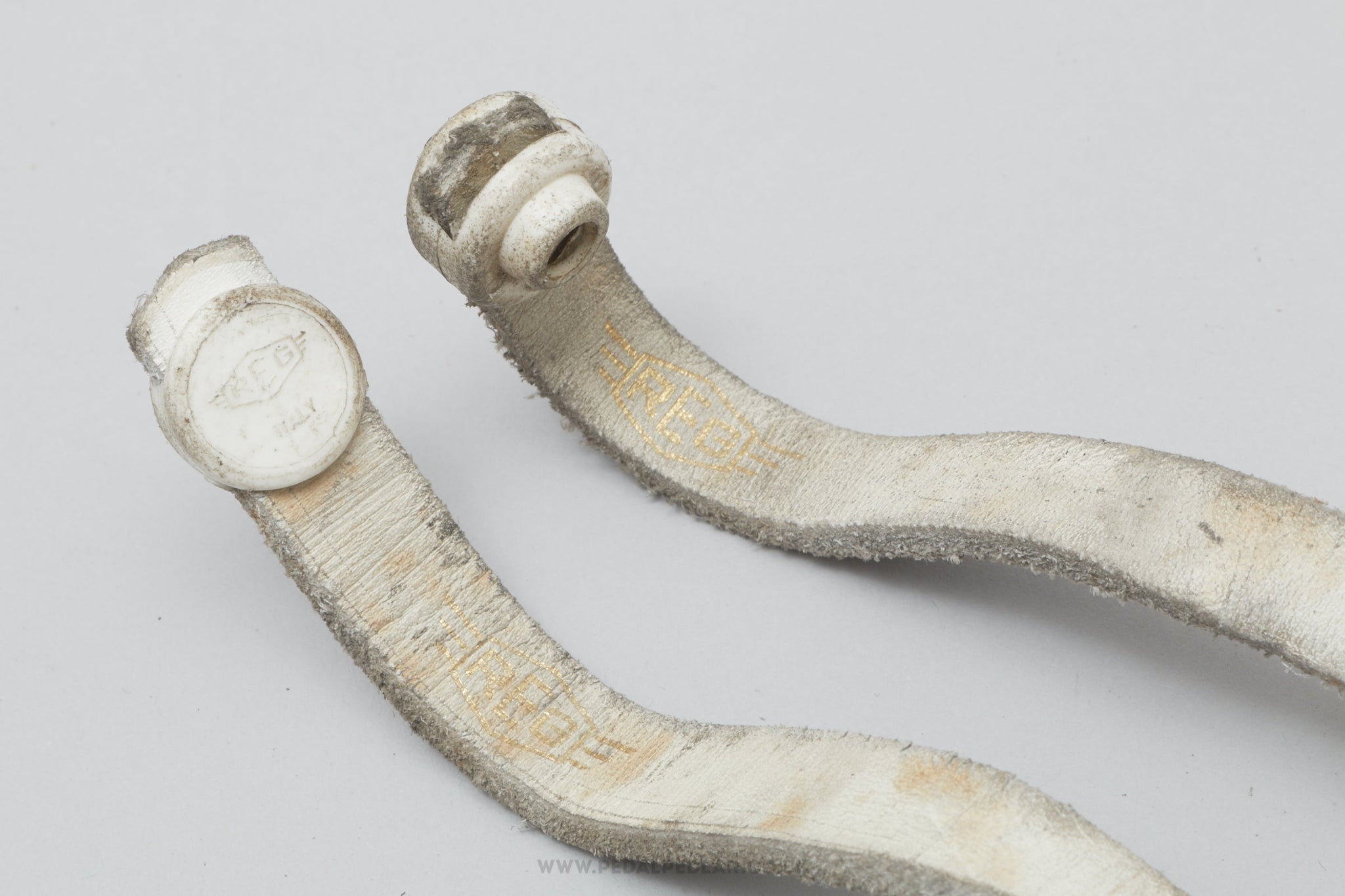 REG w) End Buttons Leather Vintage White Pedal / Toe Clip Straps - Pedal Pedlar - Bike Parts For Sale