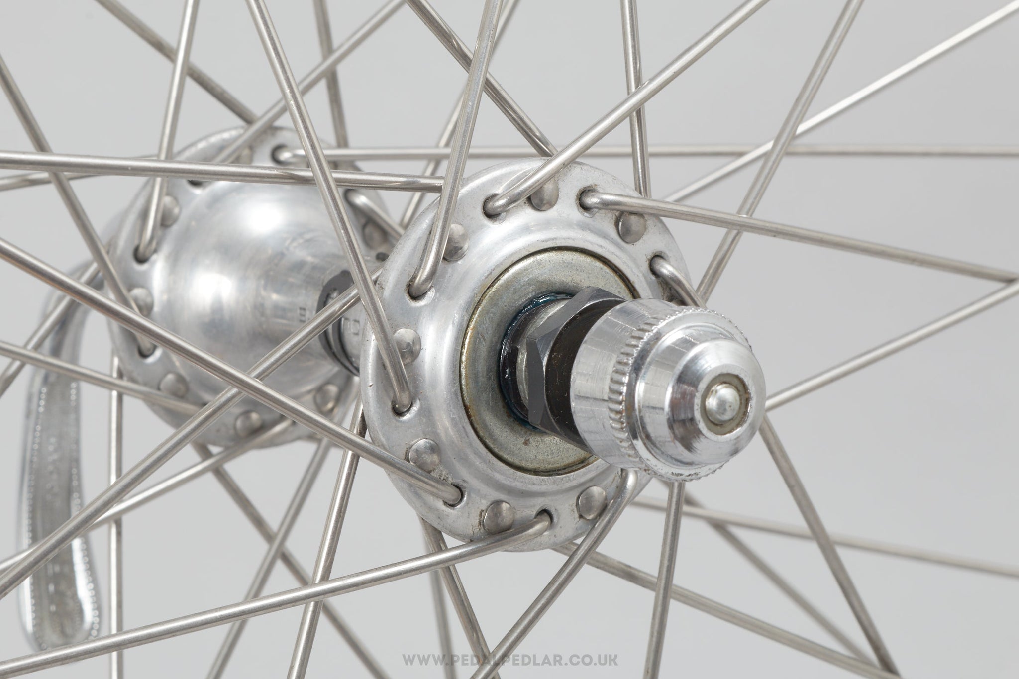 Shimano 600 (HB-6110) Small Flange 1st Gen / Mavic Championnat Du Monde Sur Route c.1977 Vintage 28"/700c Tubular Road Front Wheel - Pedal Pedlar - Bicycle Wheel For Sale